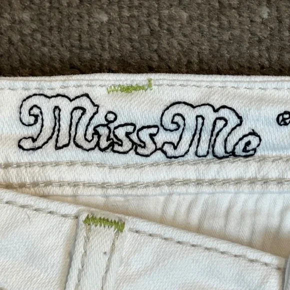 Miss Me Girls White Denim Cutoff Shorts Embroidered Rhinestone Size 16 26X3 - Picture 4 of 11